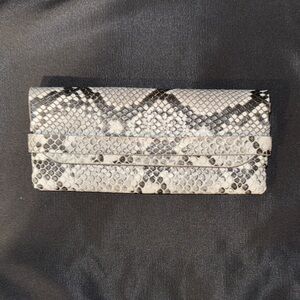 Elegant Snakeskin Glasses Case